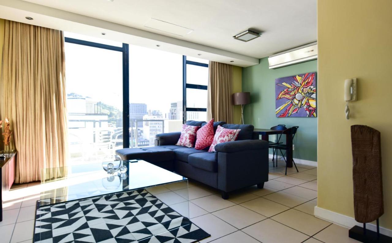 Apartment Family On Long Street With Great Views *