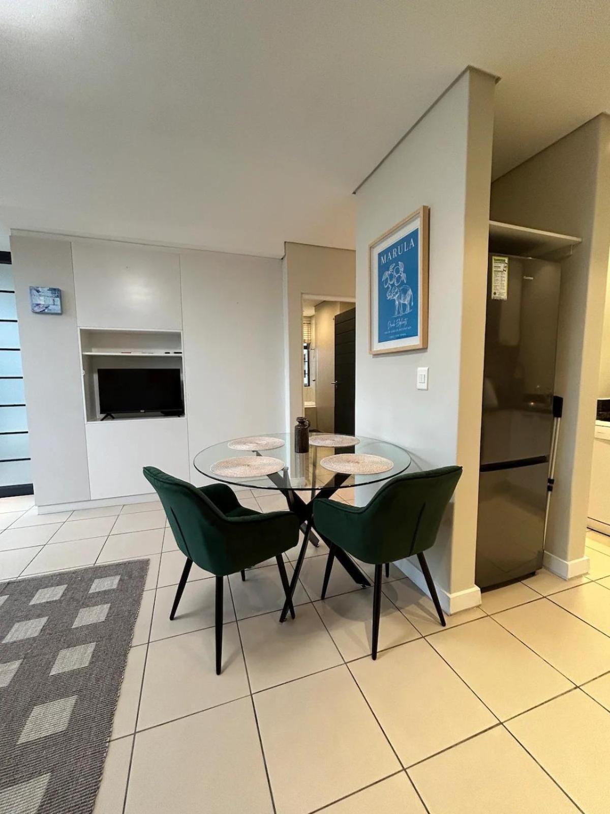 Apartment Family On Long Street With Great Views *